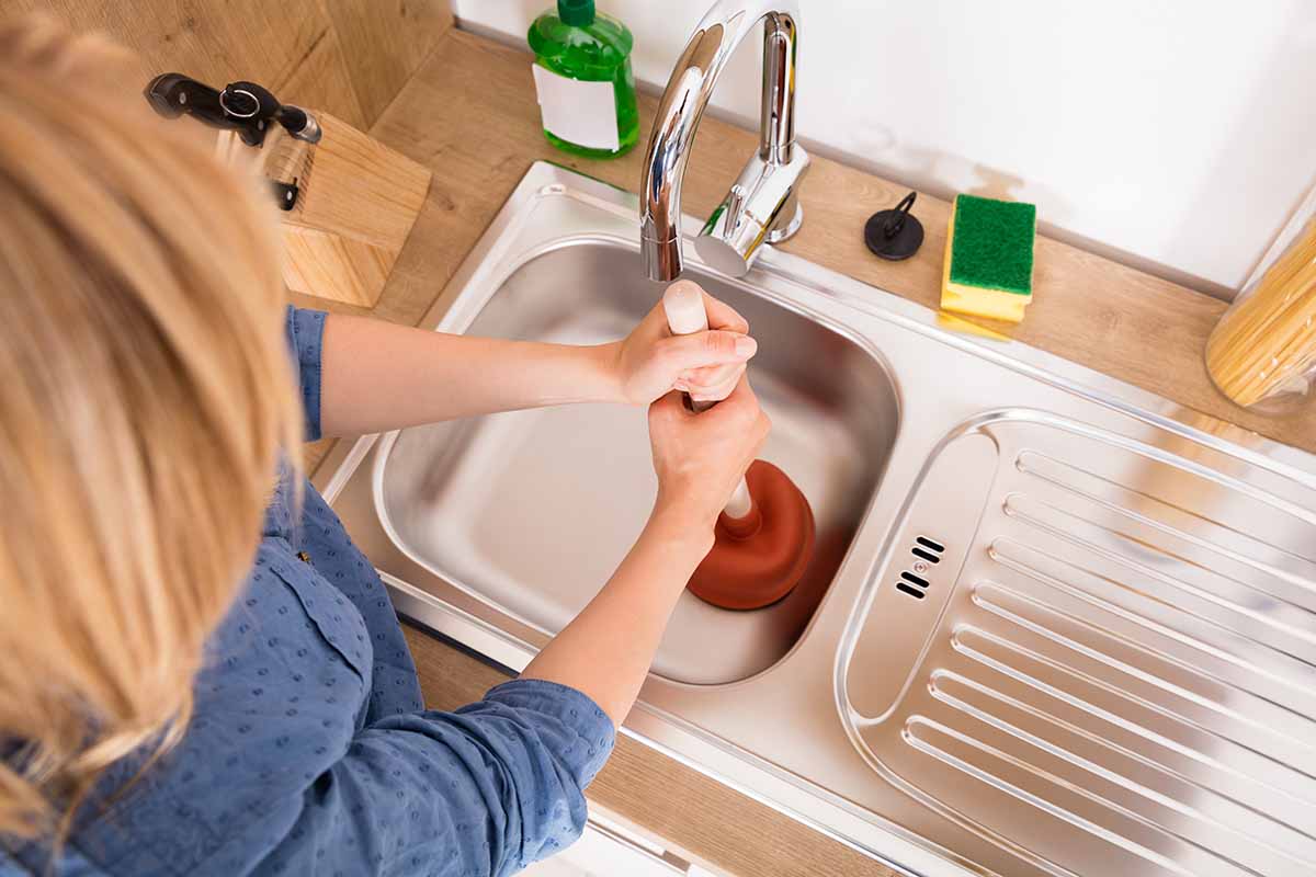 Como Desentupir Pia da Cozinha em Casa 5 Métodos Que Funcionam
